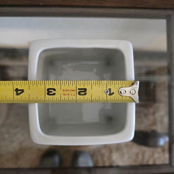 Hand painted Japanese inspired porcelain footed square jar. - Picture 4 of 6